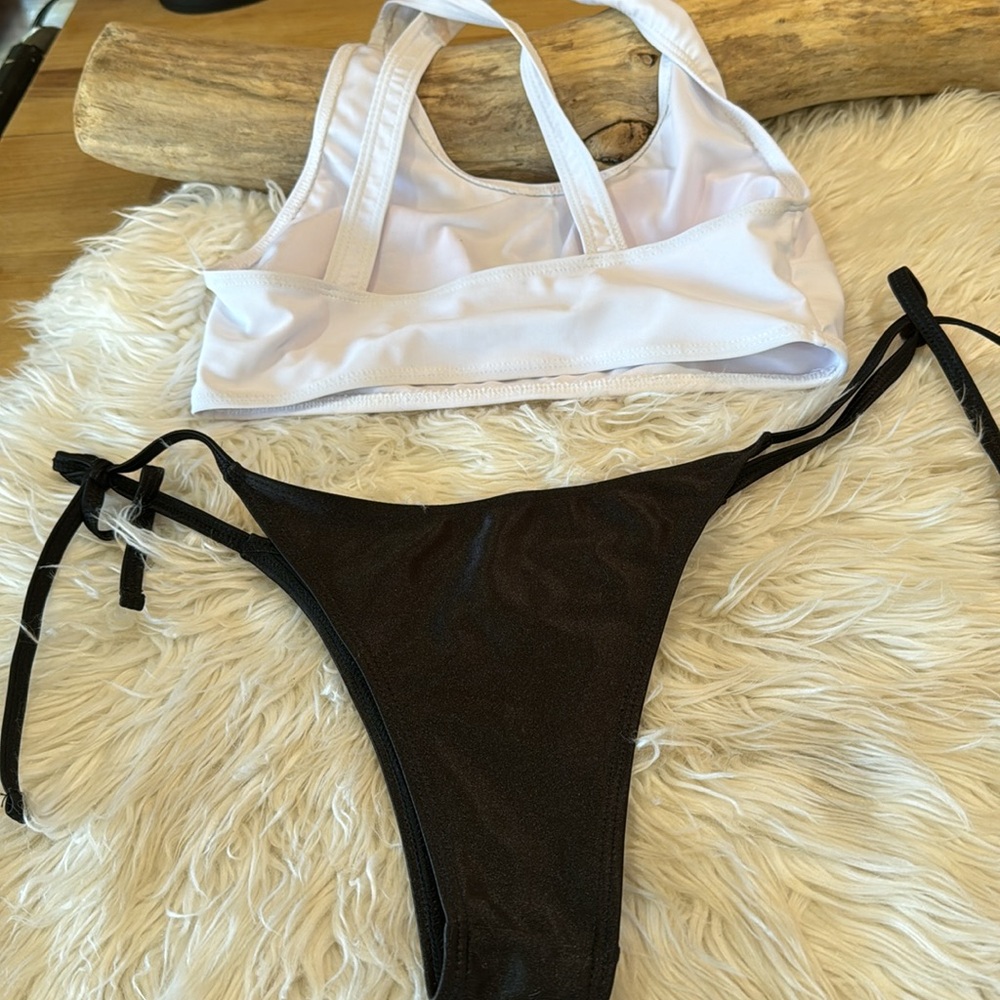 Cute bikini - Picture 4 of 4